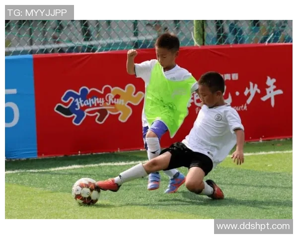 凤凰山足球明星的崛起与荣耀之路探索青少年足球的未来发展潜力