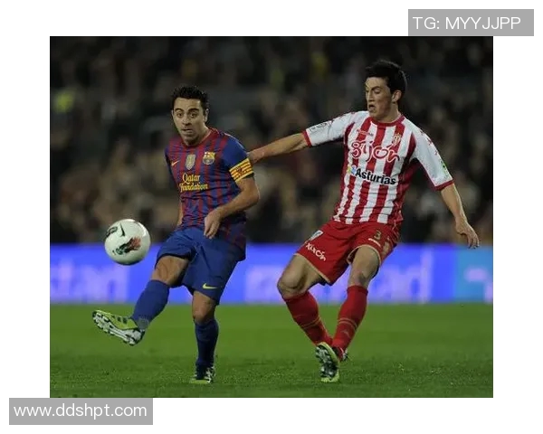 足球明星哈维的颜值魅力与球场风采完美结合的精彩瞬间